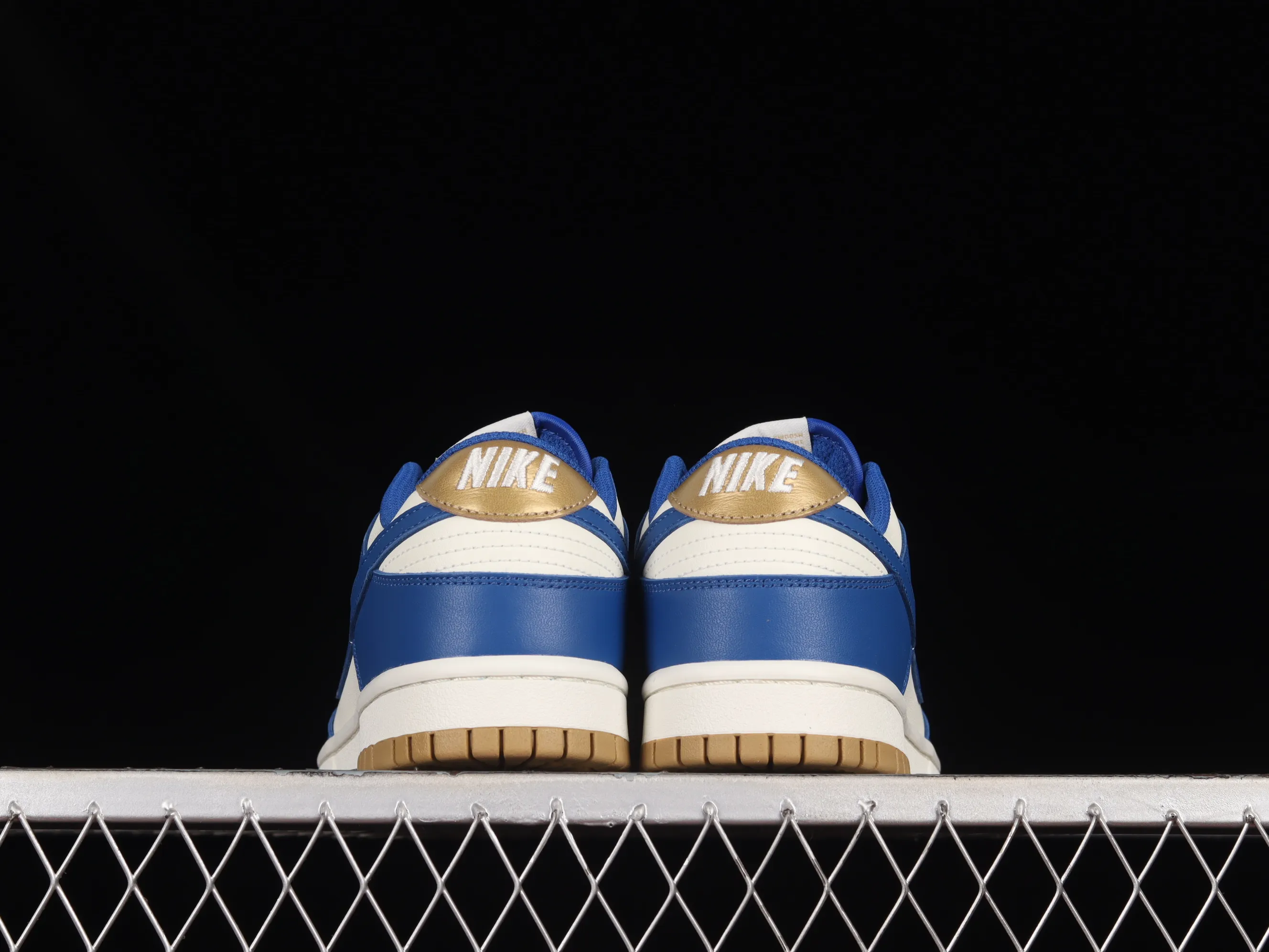 All categories Nk SB Dunk series Nk SB Dunk Low low-top sneakers Nk Dunk Low Raw rubber white and blue color SB low-top sports and leisure sneakers DO7412-200